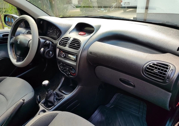 Peugeot 206 cena 10000 przebieg: 227000, rok produkcji 2007 z Radom małe 137